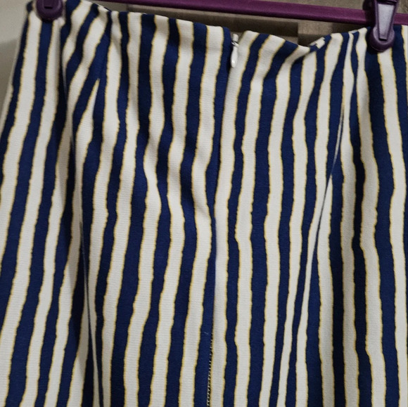 WAYF Pencil Skirt Navy Stripe. Size small - Picture 11 of 13
